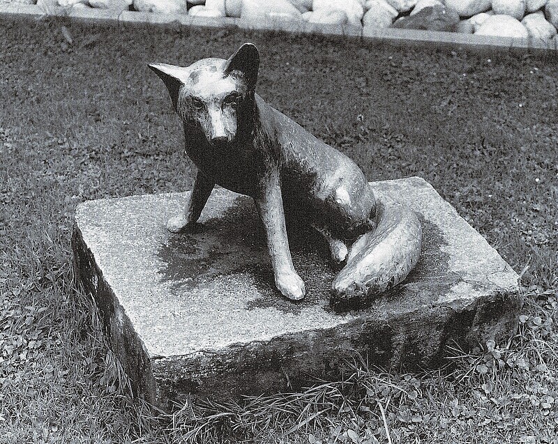 Skulptur Fuchs Schulhaus Emmen Dorf (1958) von Bildhauer Max Weiss