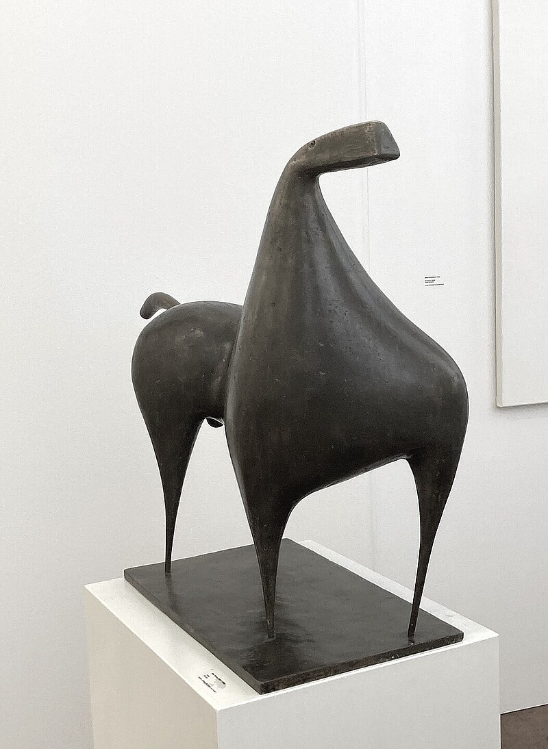 Skulptur Stier Anlikerstiftung (1958) von Bildhauer Max Weiss, Bild 1 von 3