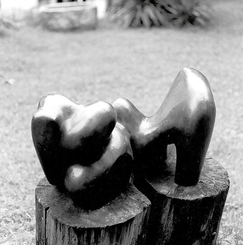Skulptur Zweiteilige Figur (1973) von Bildhauer Max Weiss