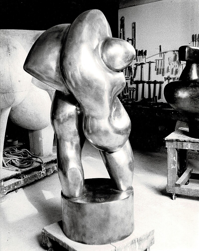Skulptur Grosse Bacchantin (1974) von Bildhauer Max Weiss, Bild 7 von 8
