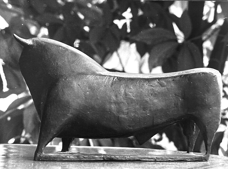 Skulptur Stier / Bulle (1958) von Bildhauer Max Weiss, Bild 4 von 4