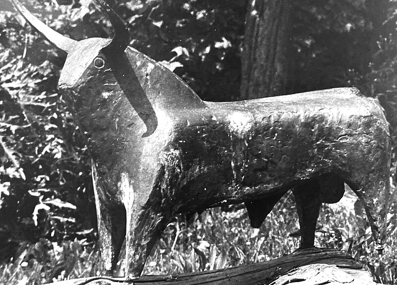 Skulptur Stier (1957) von Bildhauer Max Weiss, Bild 5 von 5