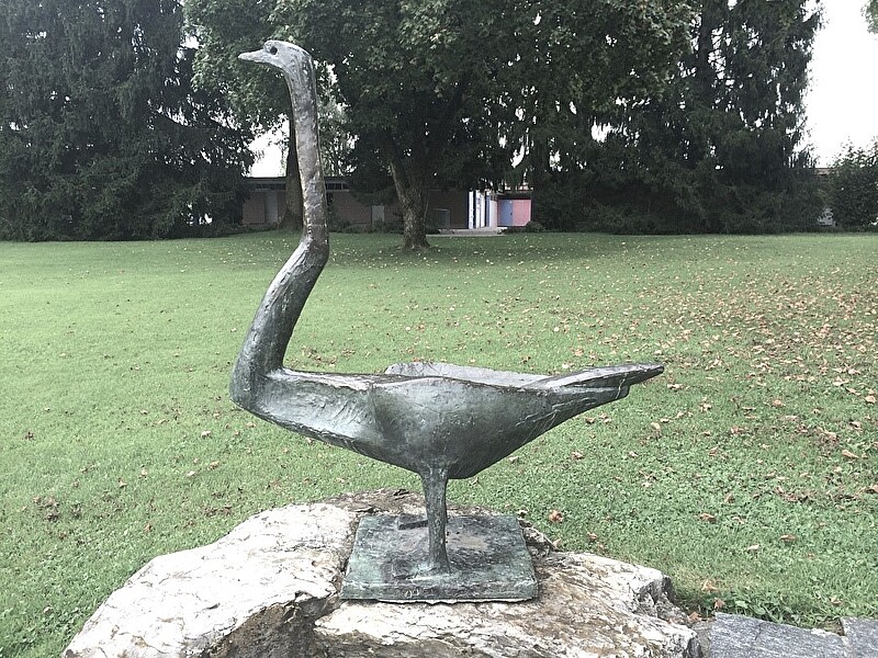Skulptur Schwan  Schwimmbad Mooshüsli Emmen (1954) von Bildhauer Max Weiss, Bild 2 von 4