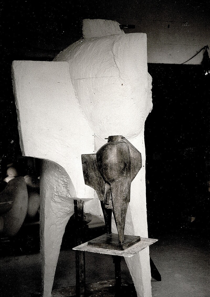 Skulptur Minotaurus (1987) von Bildhauer Max Weiss, Bild 5 von 13