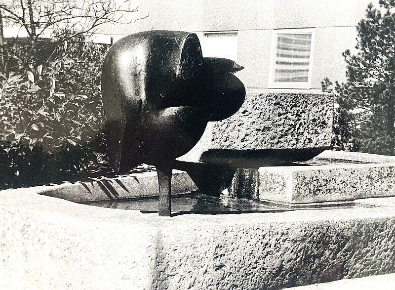 Skulptur Fischreiher in Ebikon (1958) von Bildhauer Max Weiss, Bild 5 von 5