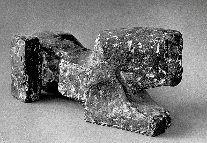 Skulptur Löwenhund (1967) von Bildhauer Max Weiss, Bild 3 von 4