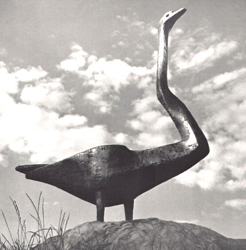 Skulptur Schwan  Schwimmbad Mooshüsli Emmen (1954) von Bildhauer Max Weiss