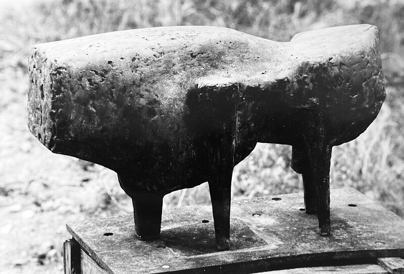 Skulptur Stier (1963) von Bildhauer Max Weiss, Bild 3 von 6