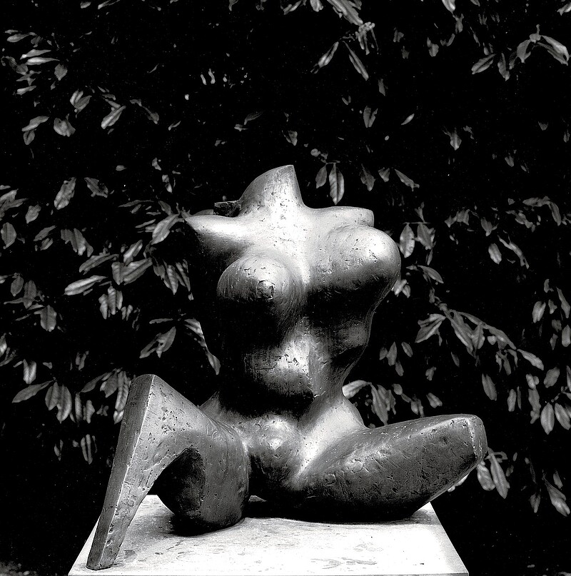 Skulptur La Rossa (1983) von Bildhauer Max Weiss, Bild 2 von 4