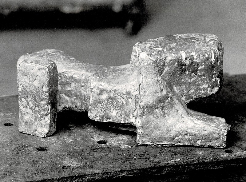 Skulptur Löwenhund (1967) von Bildhauer Max Weiss, Bild 1 von 4