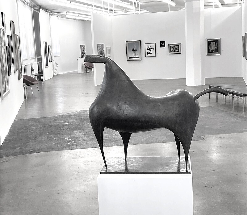 Skulptur Stier Anlikerstiftung (1958) von Bildhauer Max Weiss, Bild 2 von 3