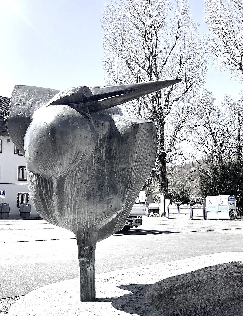 Skulptur Fischreiher in Ebikon (1958) von Bildhauer Max Weiss, Bild 1 von 5