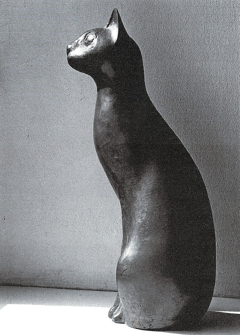 Skulptur Schwarze Katze zerstört (1958) von Bildhauer Max Weiss, Bild 3 von 3