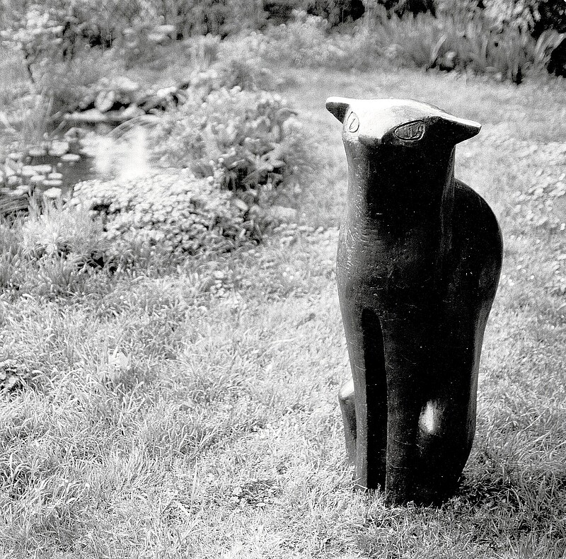 Skulptur Katze (1954) von Bildhauer Max Weiss
