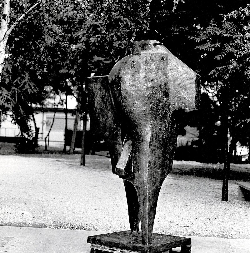 Skulptur Minotaurus (1987) von Bildhauer Max Weiss, Bild 3 von 13