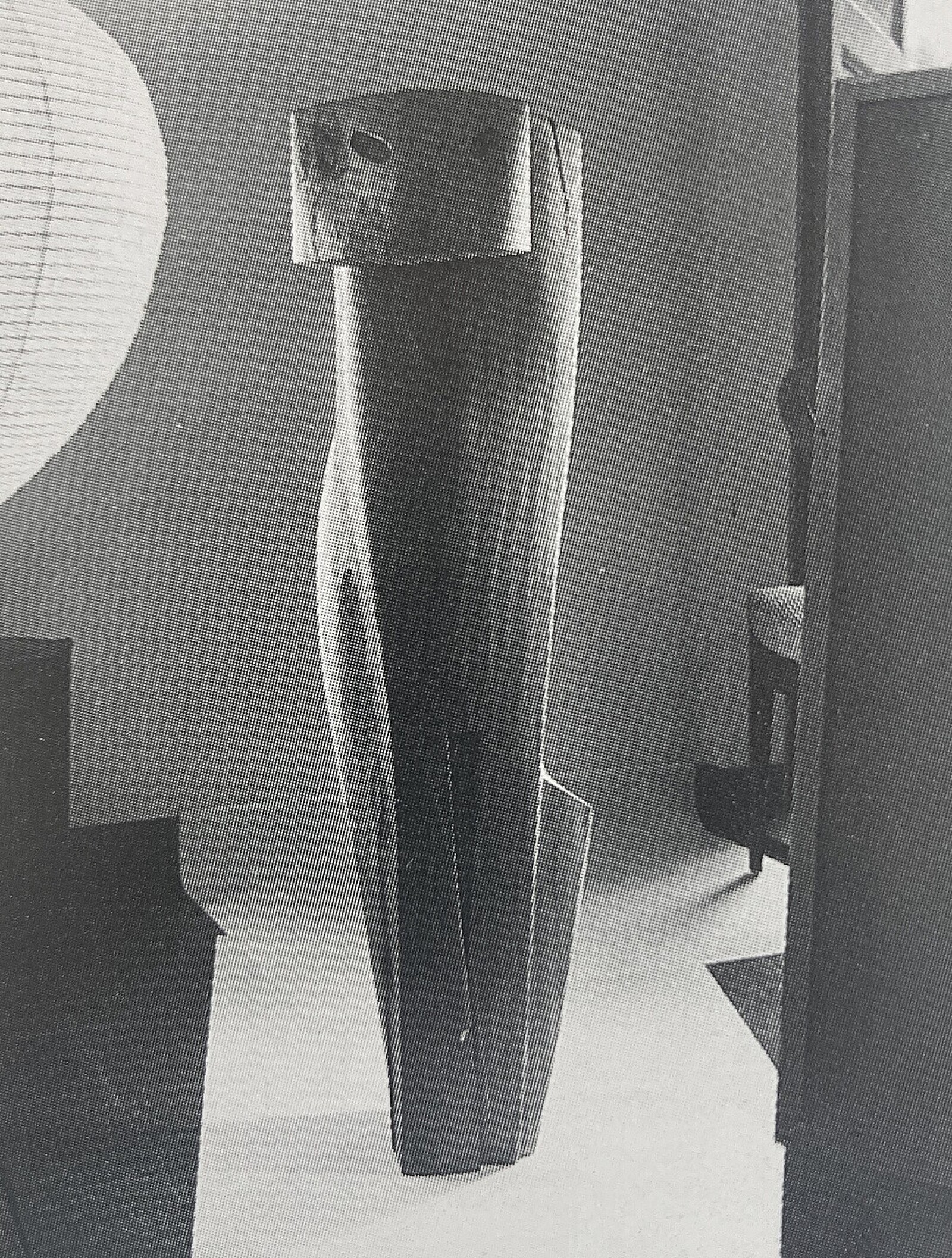 Skulptur Holz Katze zerstört (1950) von Bildhauer Max Weiss, Bild 1 von 1