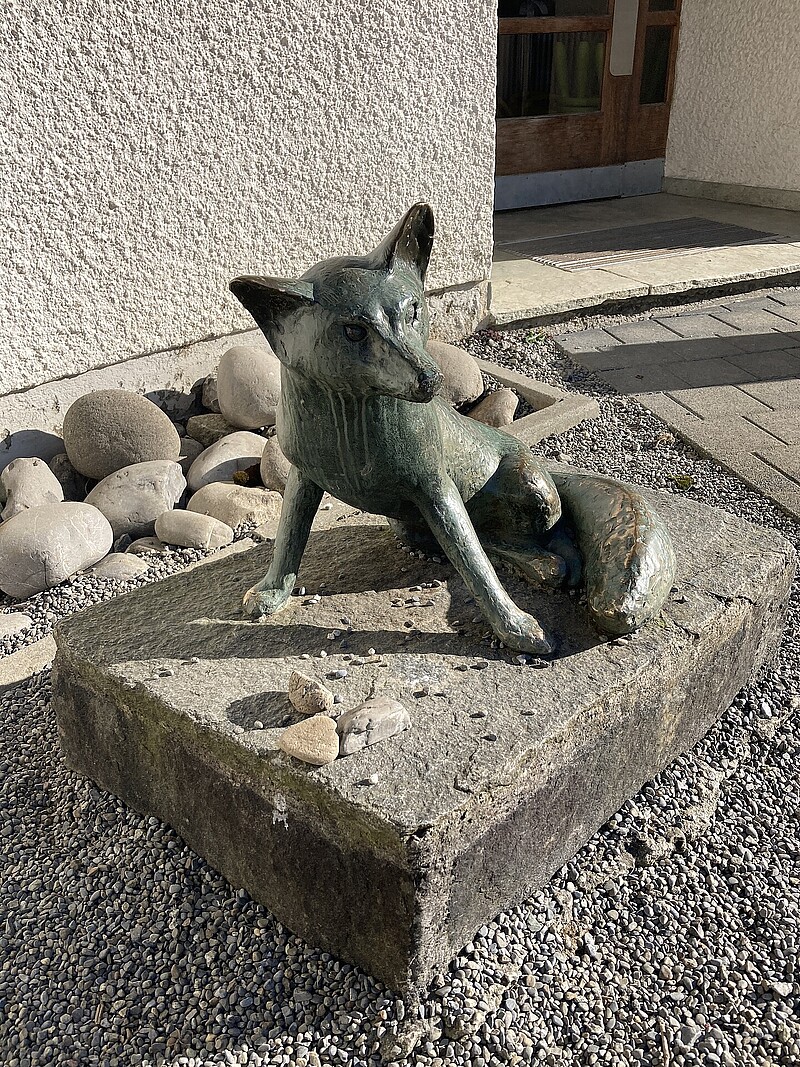 Skulptur Fuchs Schulhaus Emmen Dorf (1958) von Bildhauer Max Weiss, Bild 4 von 4