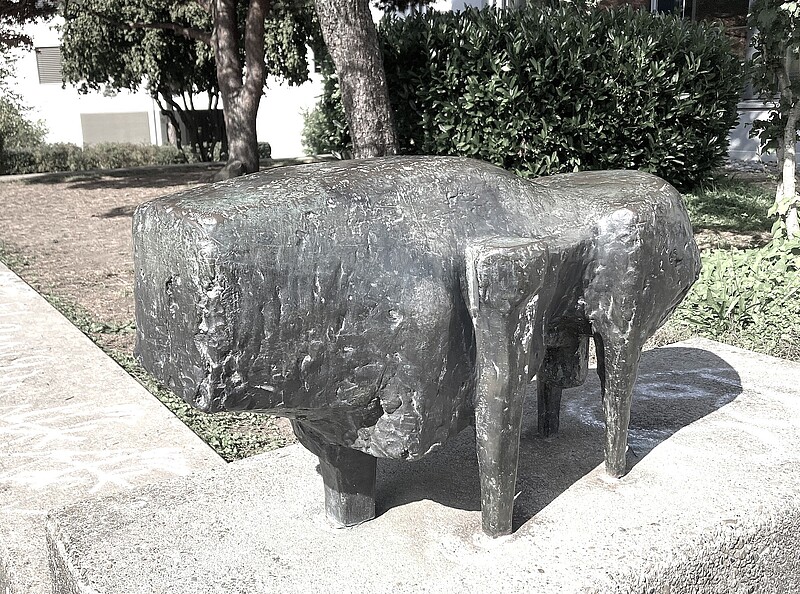 Skulptur Stier (1963) von Bildhauer Max Weiss, Bild 5 von 6