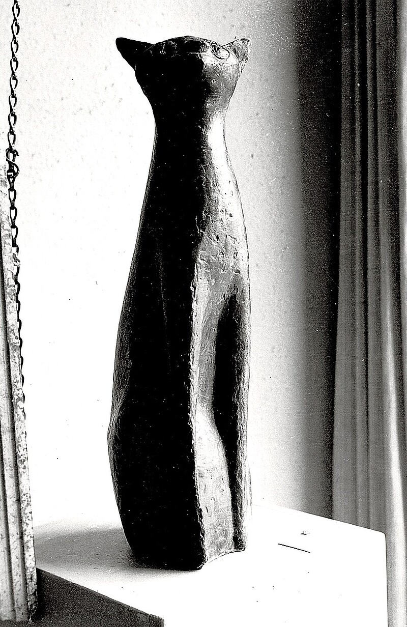 Skulptur Schwarze Katze zerstört (1958) von Bildhauer Max Weiss, Bild 2 von 3