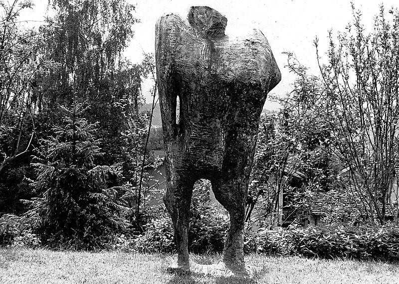 Skulptur Koloss (1963) von Bildhauer Max Weiss