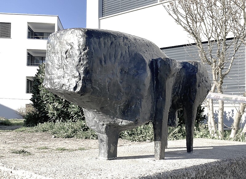 Skulptur Stier (1963) von Bildhauer Max Weiss, Bild 2 von 6